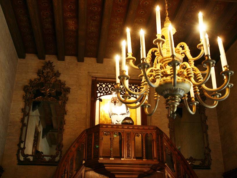 A Mansão Playboy de Hugh Hefner, em Los Angeles, foi colocada à venda