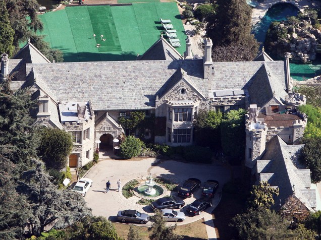 A Mansão Playboy de Hugh Hefner, em Los Angeles, foi colocada à venda