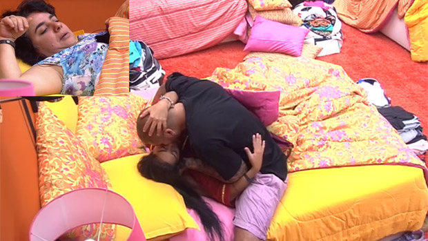 Amanda e Fernando se beijam no quarto laranja, observados por Mariza (no detalhe)