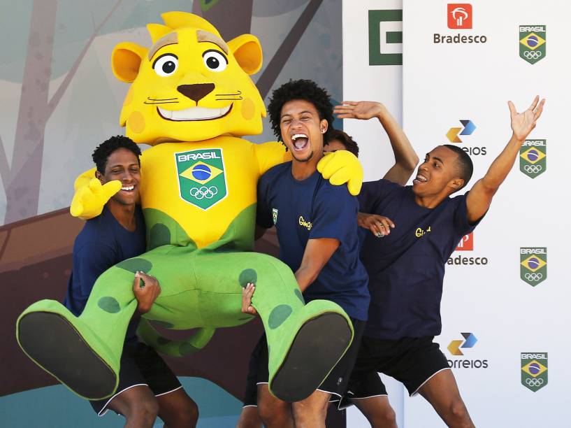 Comemoração com a mascote do Time Brasil