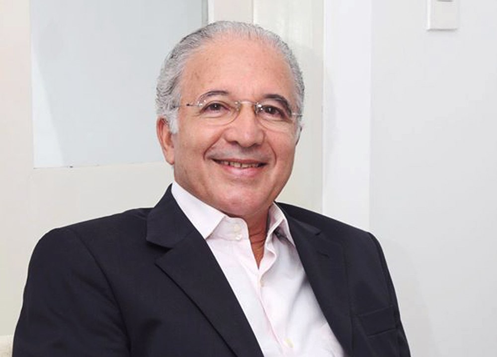 Romão fez parte do governo pernambucano de Jarbas Vasconcelos, de 1999 a 2006, como secretário de administração