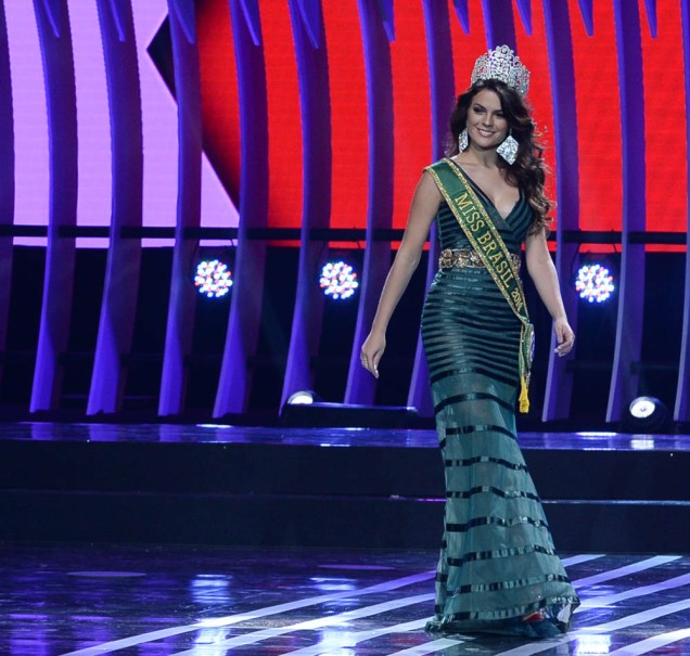 Melissa Gurgel, a Miss Brasil 2014, que passou a coroa para Marthina Brandt