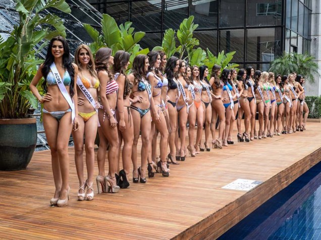 Candidatas do concurso Miss Brasil 2015 desfilam para o júri técnico, em São Paulo