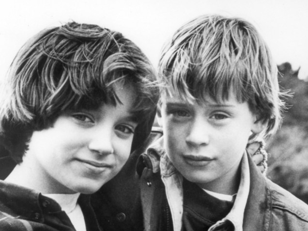 Macaulay Culkin e Elijah Wood, na época com 13 e 12 anos, no filme Anjo Malvado (1993)