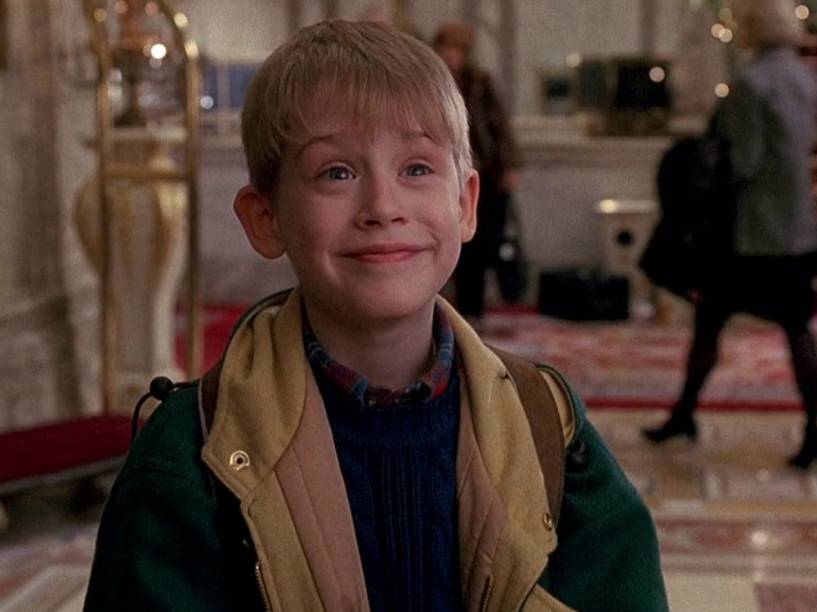 Macaulay Culkin em cena do filme Esqueceram de Mim (1990)