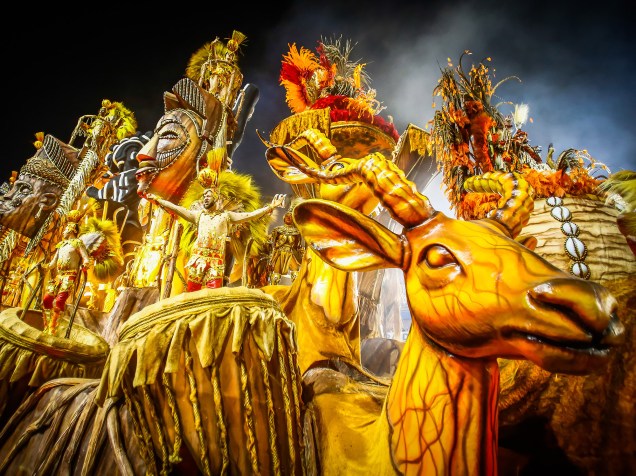 Mocidade Alegre desfila com o samba-enredo “Ayo – A alma ancestral do samba”, no Sambódromo do Anhembi