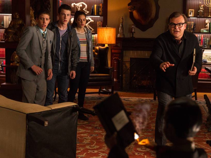 Jack Black, Dylan Minnette, Ryan Lee e Odeya Rush no filme Goosebumps: Monstros e Arrepios
