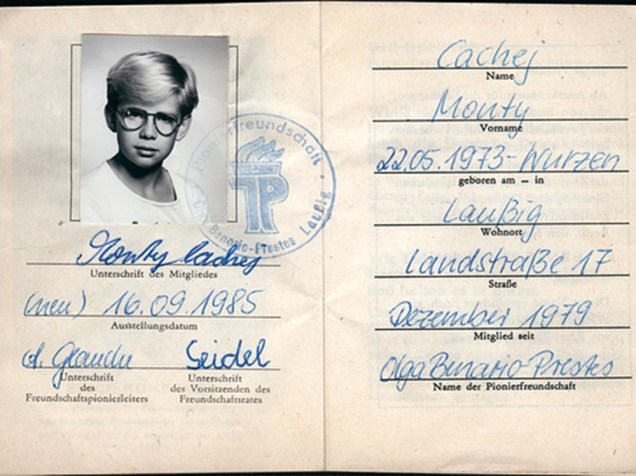 Carteira da "Pionierorganisation Ernst Thälmann", os escoteiros da antiga Alemanha Oriental em 1985, quando Monty Cachej tinha 12 anos