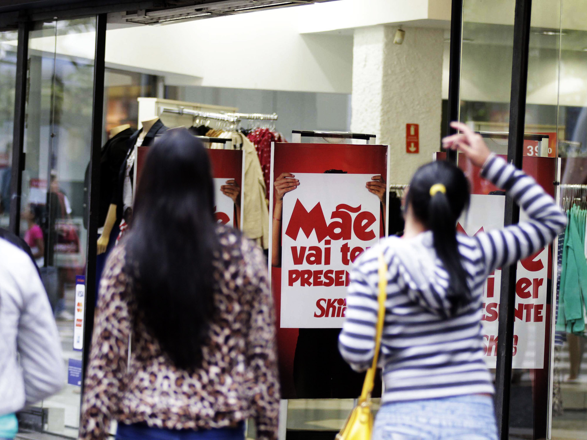 Queda do poder de compra dos brasileiros e inflação em alta desmotivou compra no Dia das Mães