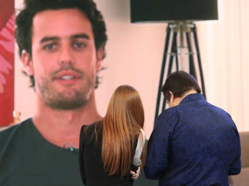Marina Ruy Barbosa recebe declaração de amor do namorado, Xandinho Negrão, durante o programa Domingão do Faustão do dia 31 de janeiro