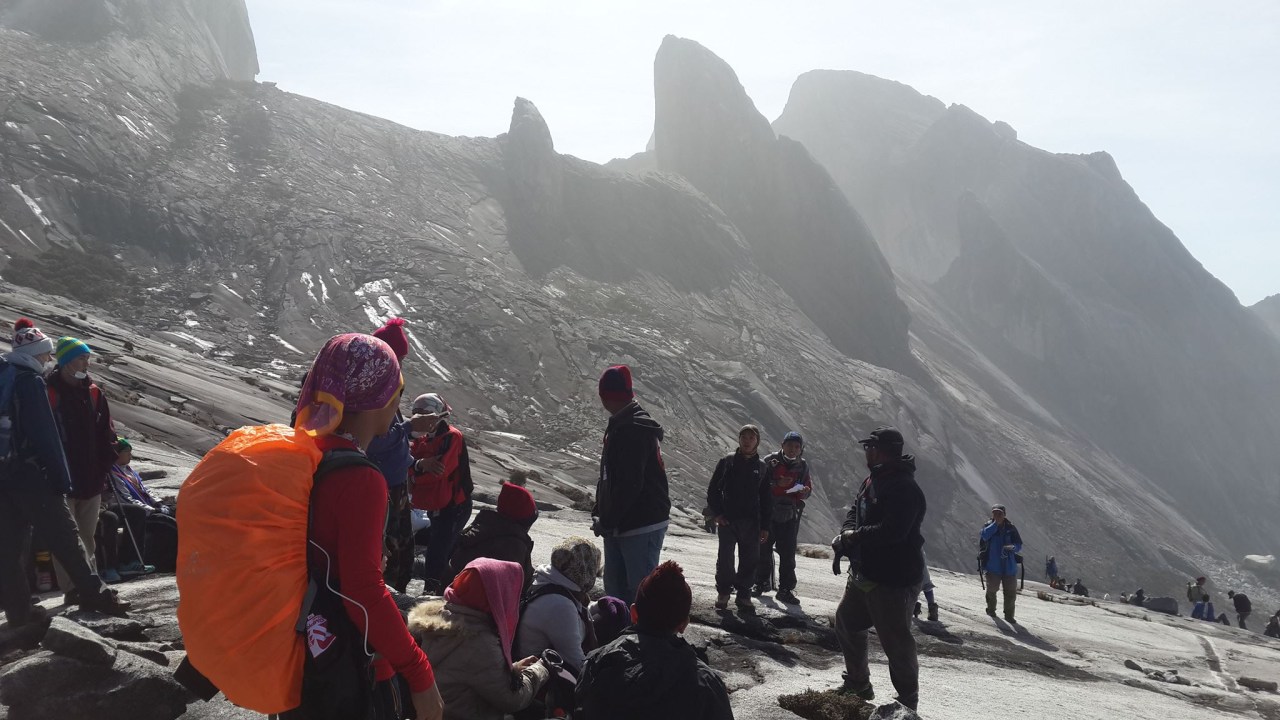 Terremoto deixou centenas de alpinistas presos no monte Kinabalu, na Malásia