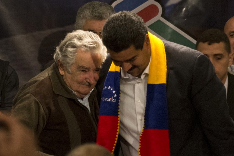 José Mujica e Nicolás Maduro durante encontro em Montevidéu, em 2013