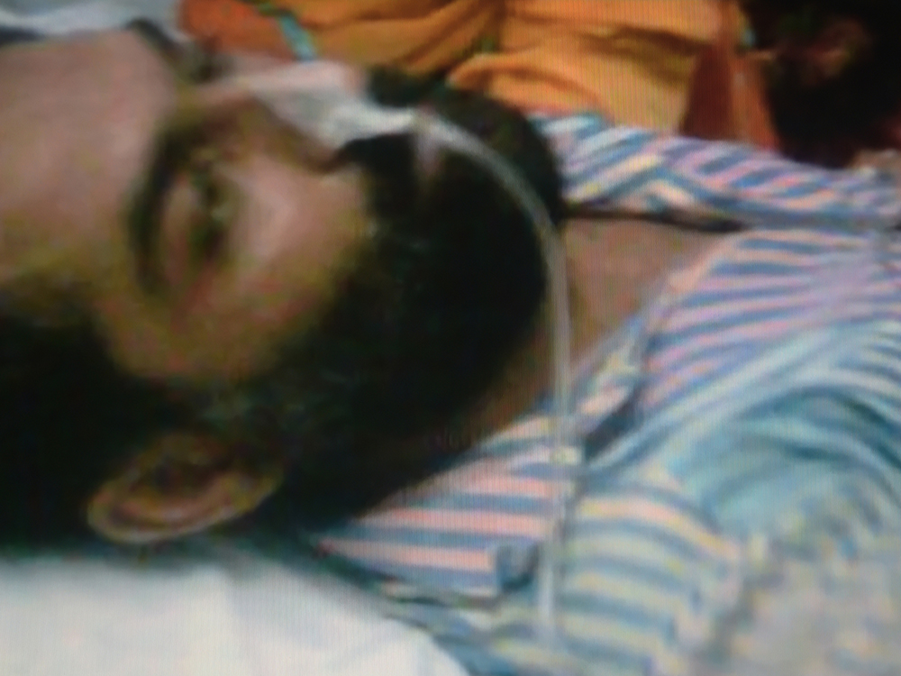 O prisioneiro paquistanês Abdul Basit condenado à morte por um homicídio em 2009, contraiu meningite tuberculosa enquanto estava na prisão e ficou paraplégico