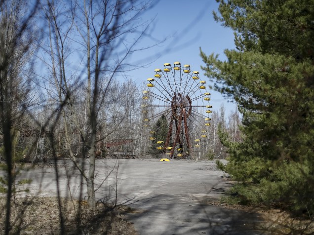 Em 26 de abril de 1986, um teste sem sucesso, na usina nuclear de Chernobyl,na Ucrânia, então uma república soviética, vazou uma considerável quantidade de radioatividade na atmosfera, dissipando para grande parte da Europa. Mais de 100.000 pessoas tiveram que deixar suas casas - 28/03/2016