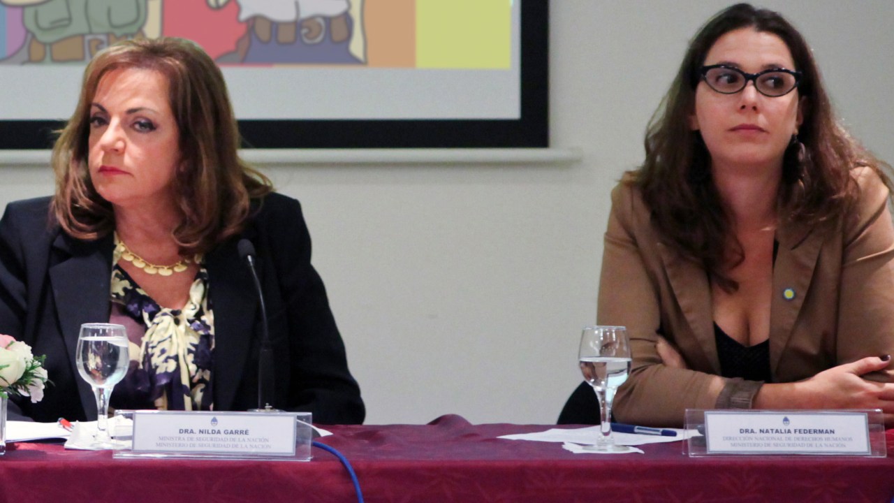 A ministra da Argentina na OEA, Nilda Garré, e a advogada Natália Federman