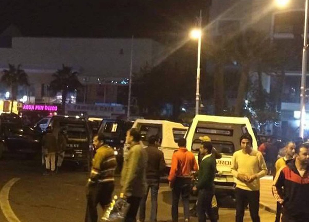 Homens armados abriram fogo na entrada de um hotel usado por turistas estrangeiros na cidade egípcia de Hurghada