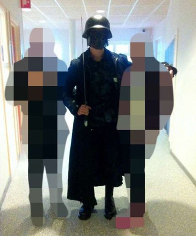 Imagem feita por um estudante mostra o homem que atacou com uma espada estudantes e funcionários de uma escola em Trollhättan, Suécia - 22/10/2015