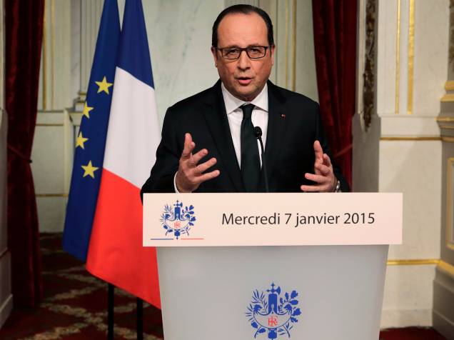 Coletiva pelo presidente François Hollande, depois que homens armados invadiram os escritórios da revista francesa Charlie Hebdo, em Paris. Pelo menos 12 pessoas morreram durante o ataque