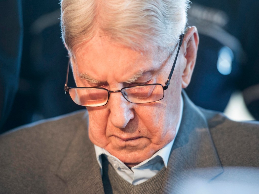 Ex-guarda de Auschwitz durante julgamento de Detmold, Alemanha