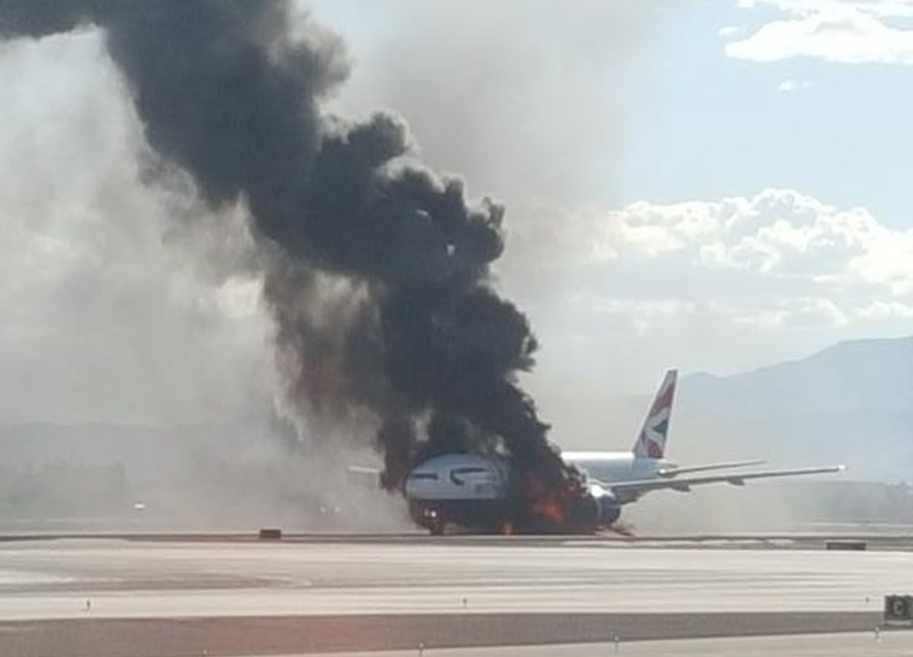 Avião da Brittish Airways pega fogo no aeroporto de Las Vegas (EUA) - 08/09/2015