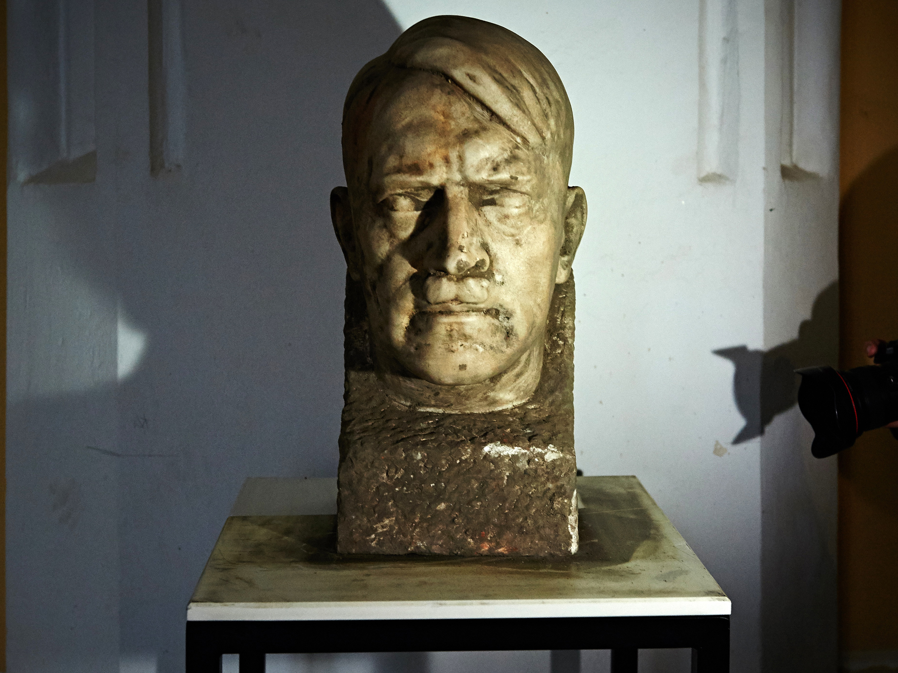 Um busto de mármore do ditador alemão Adolf Hitler feito por Josef Thorak, um dos escultores oficiais do Terceiro Reich, no Museu Nacional em Gdansk, na Polônia - 05/11/2015