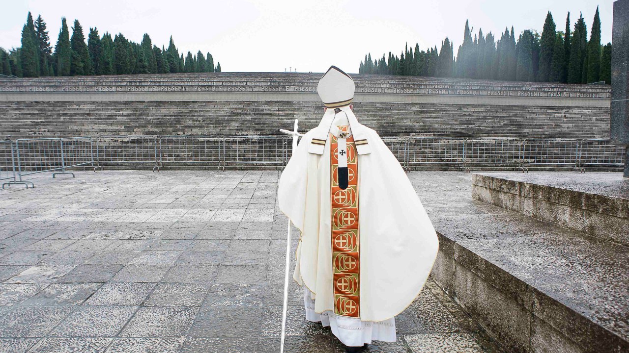 Papa Francisco visita cemitério de vítimas da Primeira Guerra para marcar o centenário do fim do conflito, em Redipuglia, na Itália - 13/09/2014