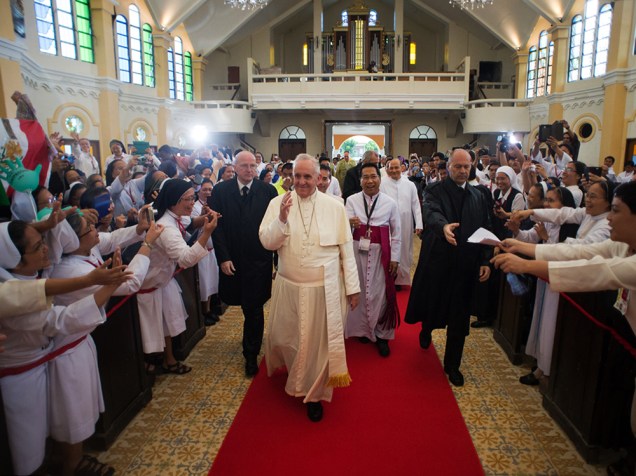 Durante visita à Sri Lanka e às Filipinas, Papa Francisco se encontra com os sobreviventes do tufão Haiyan de 2013 na Catedral Palo, em Tacloban - 17/01/2015