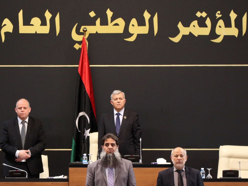 O presidente Congresso Geral Nacional da Líbia, Nuri Abu Sahmain (centro superior), conduz sessão do parlamento - 16/12/2015