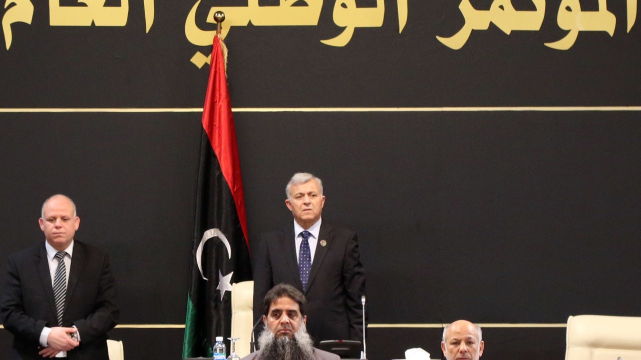 O presidente Congresso Geral Nacional da Líbia, Nuri Abu Sahmain (centro superior), conduz sessão do parlamento - 16/12/2015