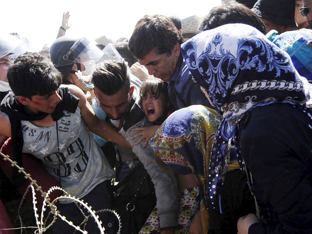 Multidão de refugiados tenta entrar na Macedônia através da fronteira com a Grécia na cidade de Gevgelija - 02/09/2015