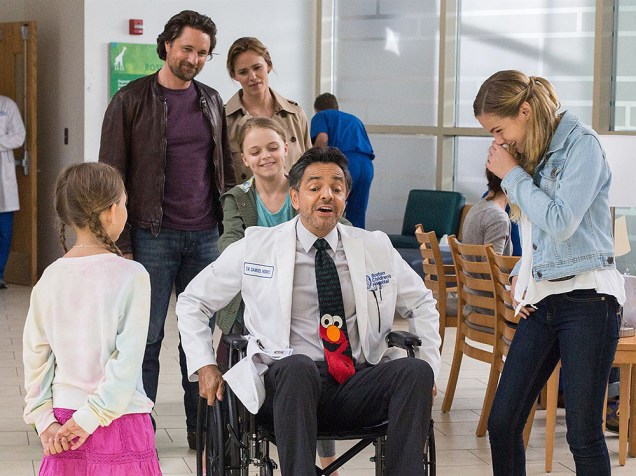 Cena do filme Milagres do Paraíso mostra momento de descontração em hospital infantil de Boston