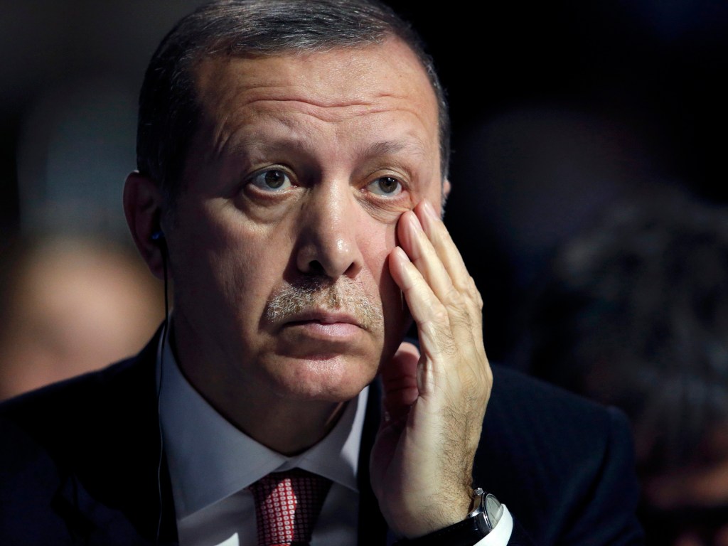 O presidente turco, Tayyip Erdogan assiste à sessão da Conferência Mundial de Mudanças Climáticas 2015 (COP21) em Le Bourget, nos arredores de Paris, na França - 30/11/2015