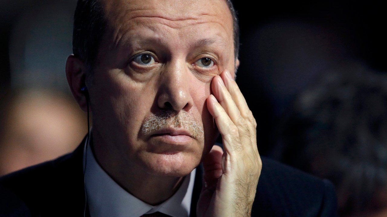O presidente turco, Tayyip Erdogan assiste à sessão da Conferência Mundial de Mudanças Climáticas 2015 (COP21) em Le Bourget, nos arredores de Paris, na França - 30/11/2015