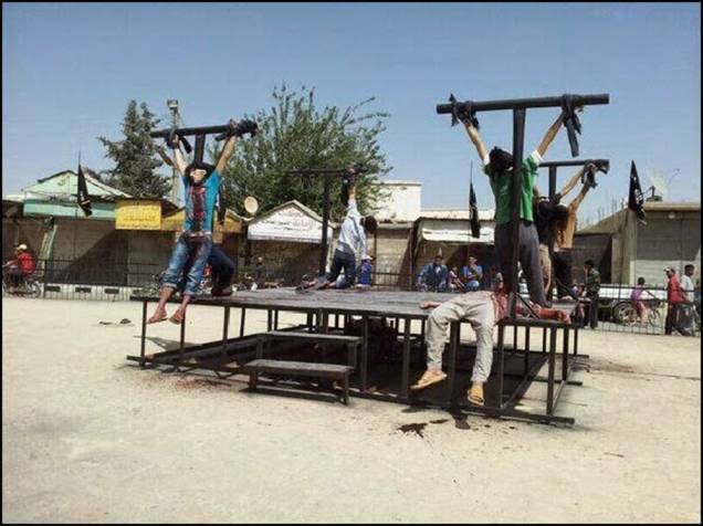 Cristãos crucificados pelo Estado Islâmico em Aleppo na Síria