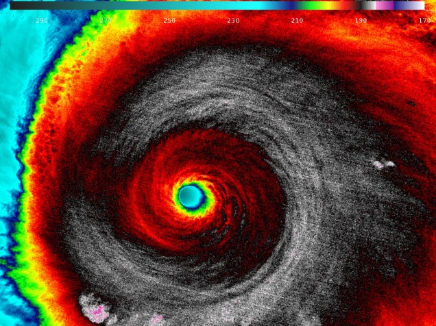Furacão Patricia, tempestade de categoria 5, é vista em uma imagem infravermelha obtida pelo satélite Suomi NPP da NASA