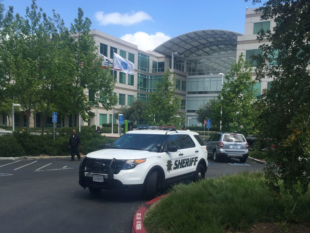 Homem é encontrado morto na sede da Apple, California