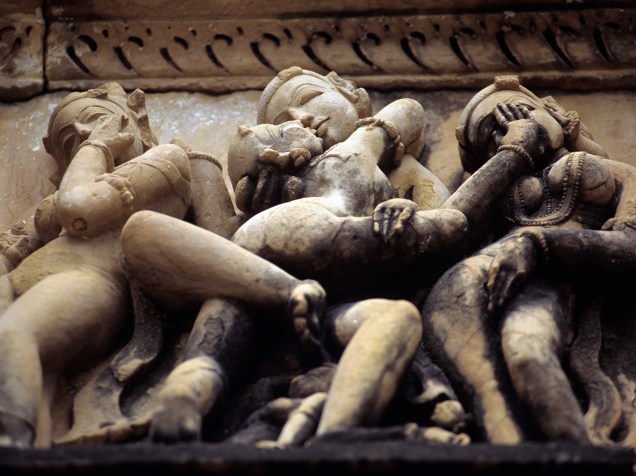 Detalhe de escultura erótica no Conjunto de Templos de Khajuraho, estado de Madhya Pradesh, na Índia