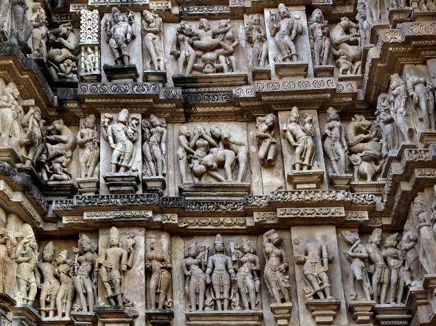 Esculturas eróticas no Templo do Sol, no vilarejo histórico de Konarak, província de Orissa, na Índia
