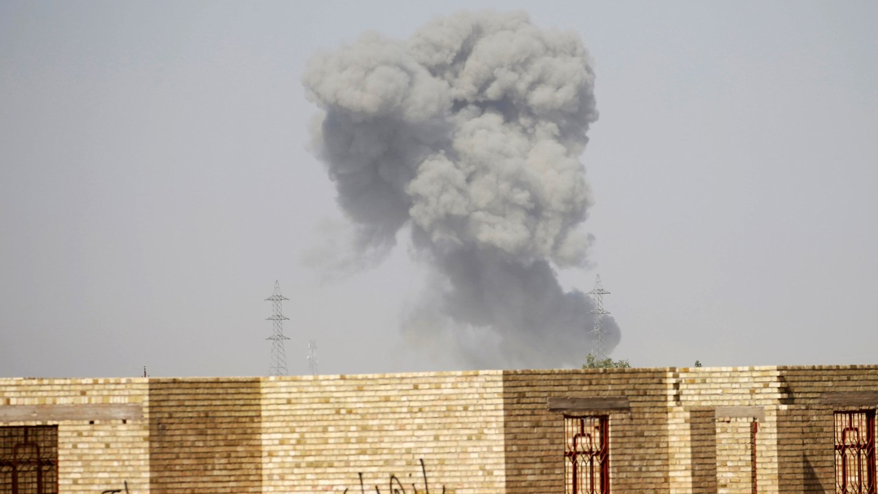 Forças de segurança iraquianas realizam ofensiva contra o Estado Islâmico em Falluja