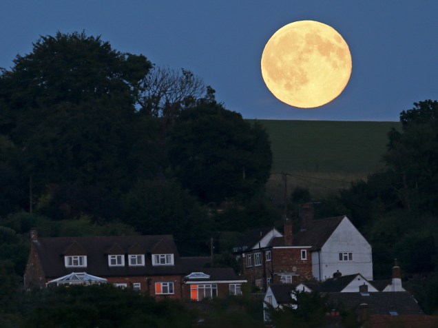 <p>A Lua Azul é vista nos arredores da cidade de Princes Risborough, sudeste da Inglaterra - 31/07/2015</p>