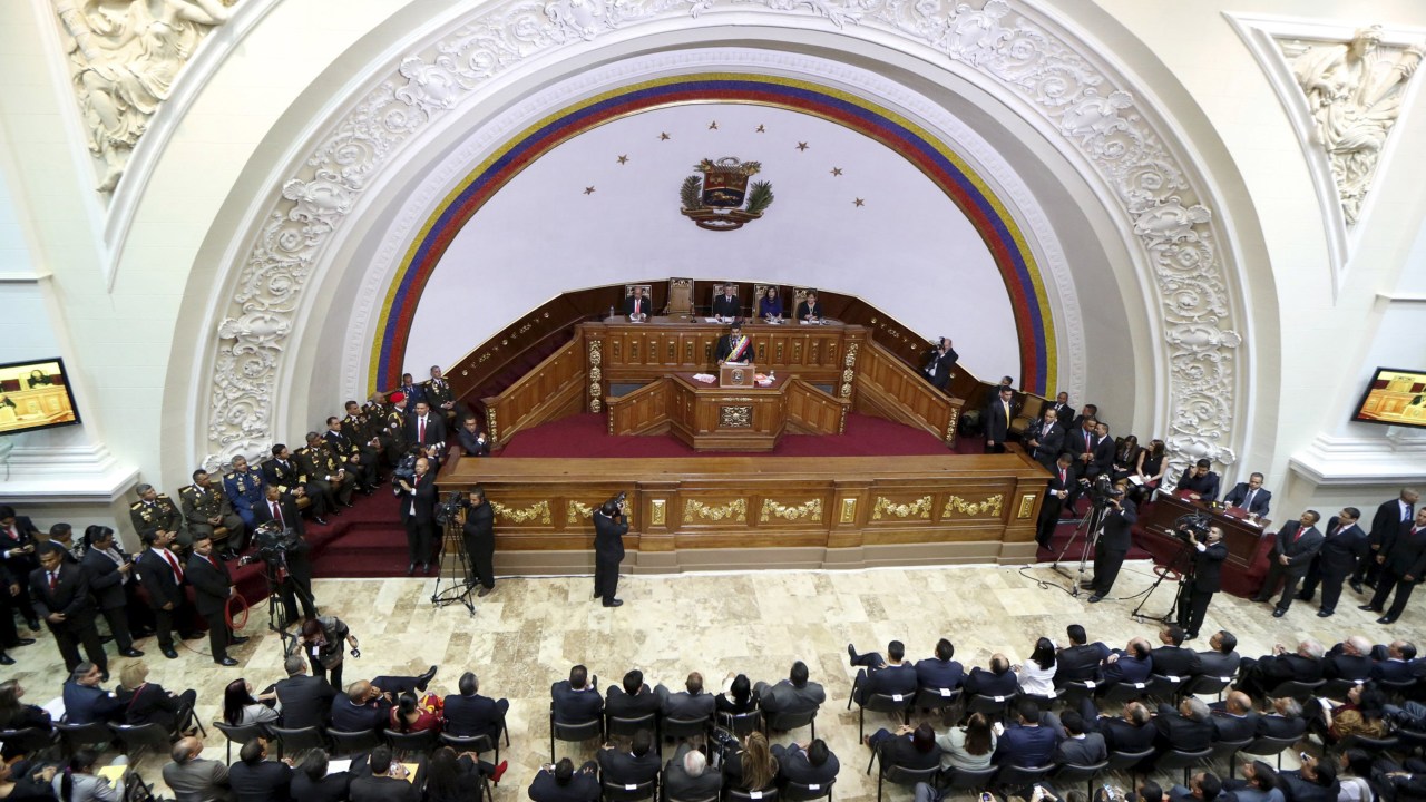 O presidente venezuelano, Nicolás Maduro discursa durante a apresentação de seu relatório anual na Assembleia Nacional, em Caracas - 15/01/2016