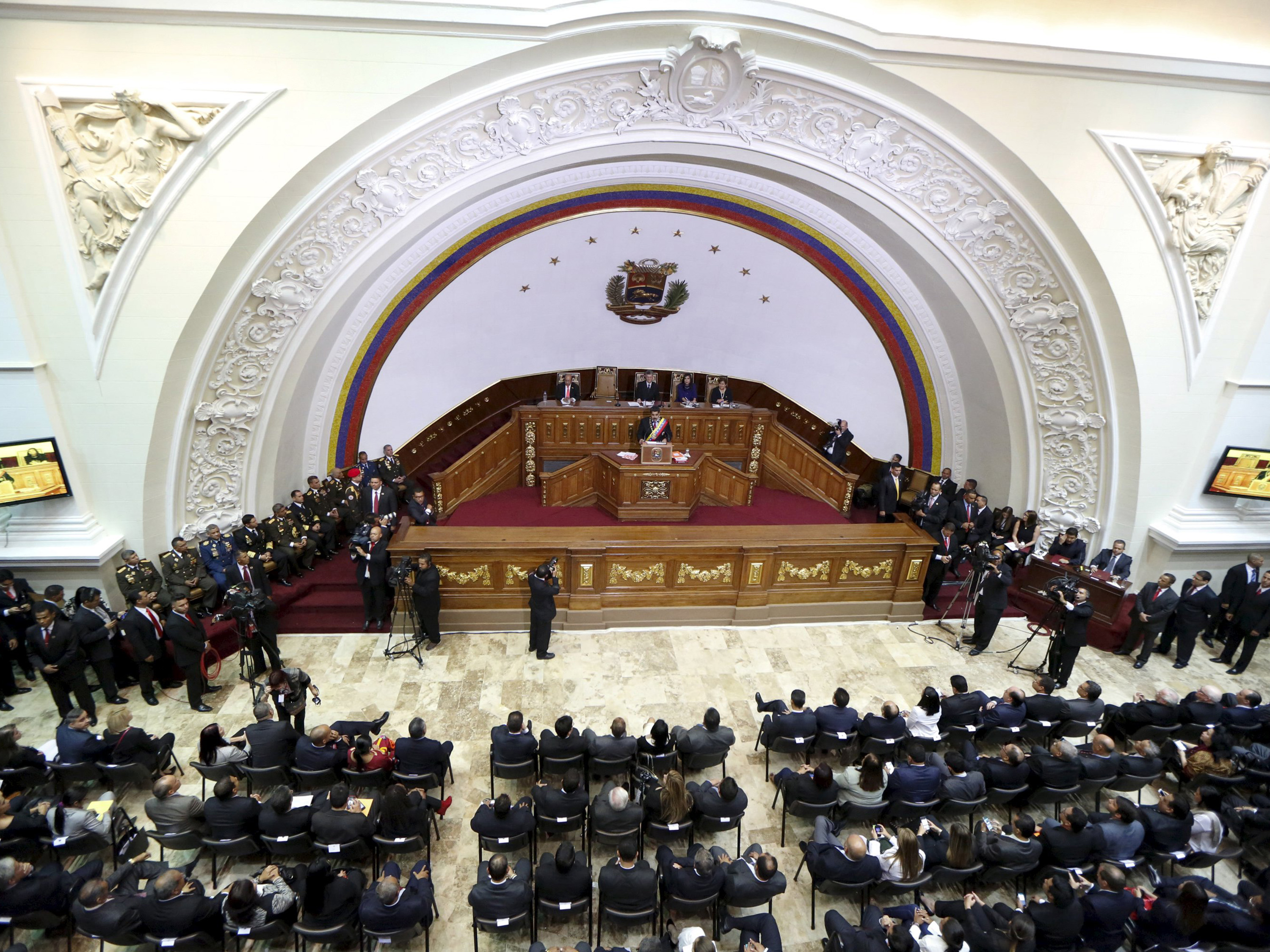 O presidente venezuelano, Nicolás Maduro discursa durante a apresentação de seu relatório anual na Assembleia Nacional, em Caracas - 15/01/2016