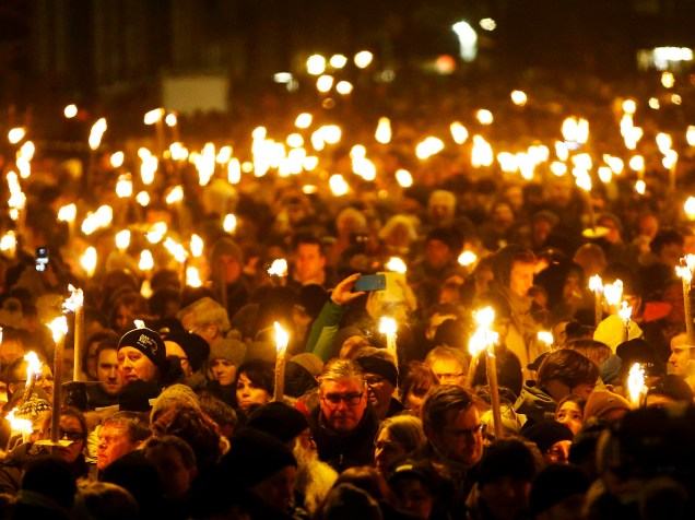 Multidão presta homenagens aos mortos no ataques terroristas em Copenhague, na Dinamarca - 16/02/2015