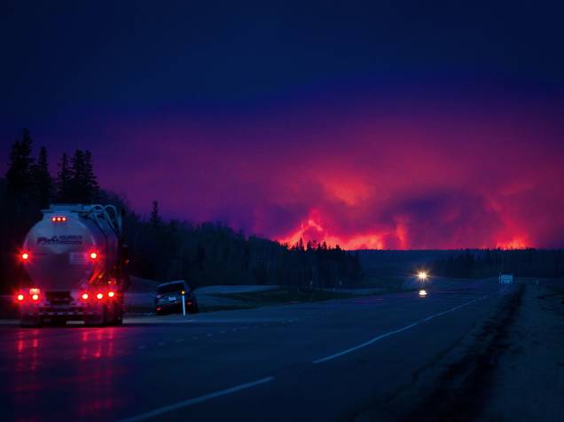 Incêndio florestal atinge a cidade de Fort McMurray, no Canadá, forçando os mais de 80 mil habitantes da região a deixarem suas casas - 04/05/2016