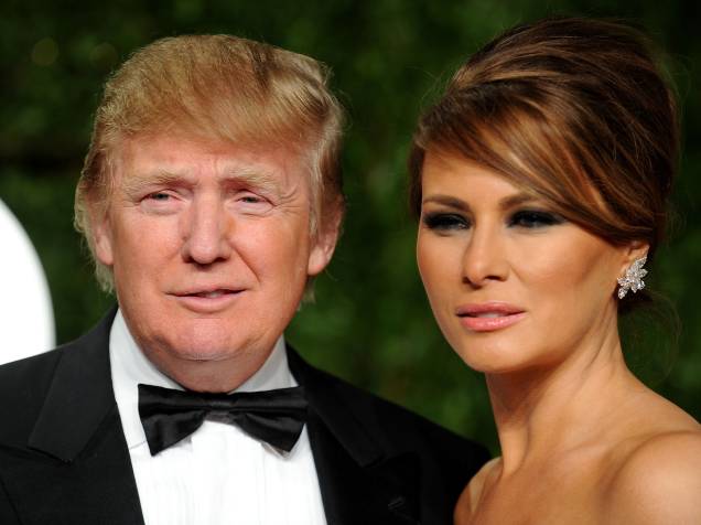 Donald Trump e Melania Trump durante o baile de gala pós-Oscar promovido pela revista Vanity Fair em 2011