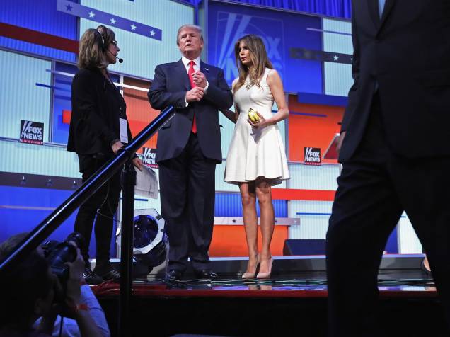 O candidato republicano Donald Trump e sua esposa Melania após o primeiro debate presidencial de horário nobre promovido pelo canal FOX News e Facebook na Quicken Loans Arena, em Cleveland, Ohio - 06/08/2015