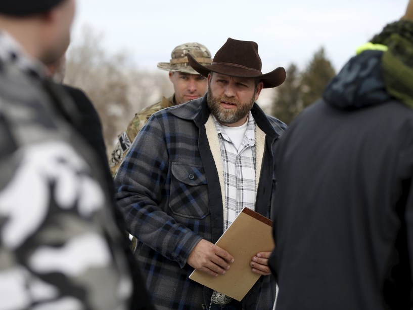 Ammon Bundy, um dos líderes dos milicianos armados que ocupam o parque nacional no Estado do Oregon (EUA) chega para uma coletiva com a imprensa