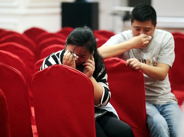 Parentes de passageiros do navio naufragado esperam por notícias em um hotel da cidade de Nanjing, na China - 02/06/2015