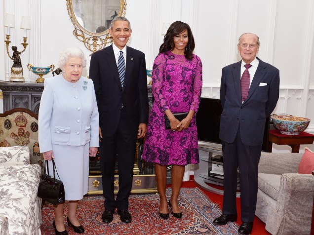 Presidente dos Estados Unidos Barack Obama e a primeira-dama Michelle posam ao lado da Rainha Elizabeth II e o Príncipe Phillip, Duque de Edinburgh, em visita do presidente a Londres - 22/04/2016
