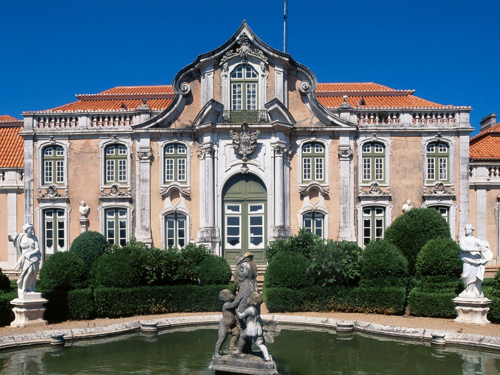Construído em 1747, o Palácio de Queluz, em Portugal, foi a residência oficial da família real de 1794 até 1807.